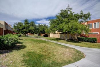 Luxury townhouse near the strip -Very modern